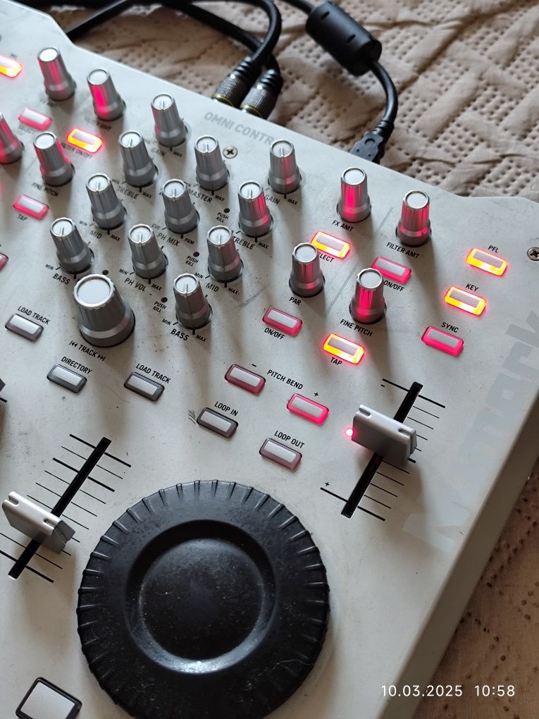 Kontroler mixer MIDI numark