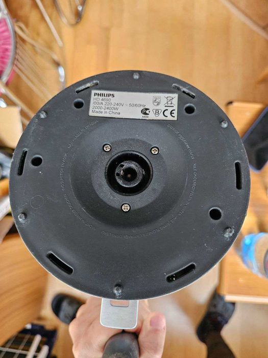 Електрочайник Philips у алюмінієвому корпусі