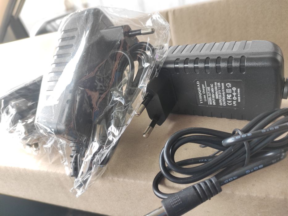 Зарядка с индикатором 21v 2A