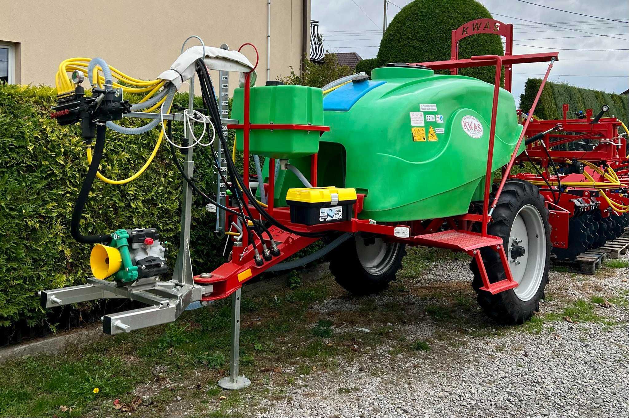 Opryskiwacz na kołach ciągany przyczepiany KWAS 1600l / 15m Producent