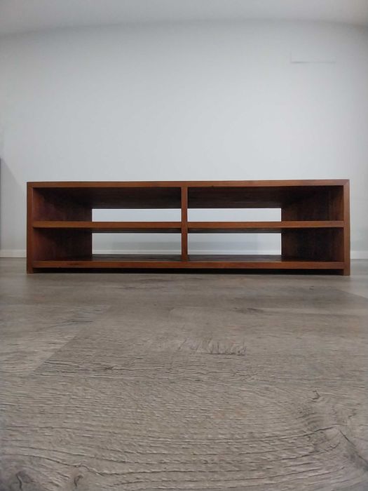 Mesa de centro / tv em madeira maciça