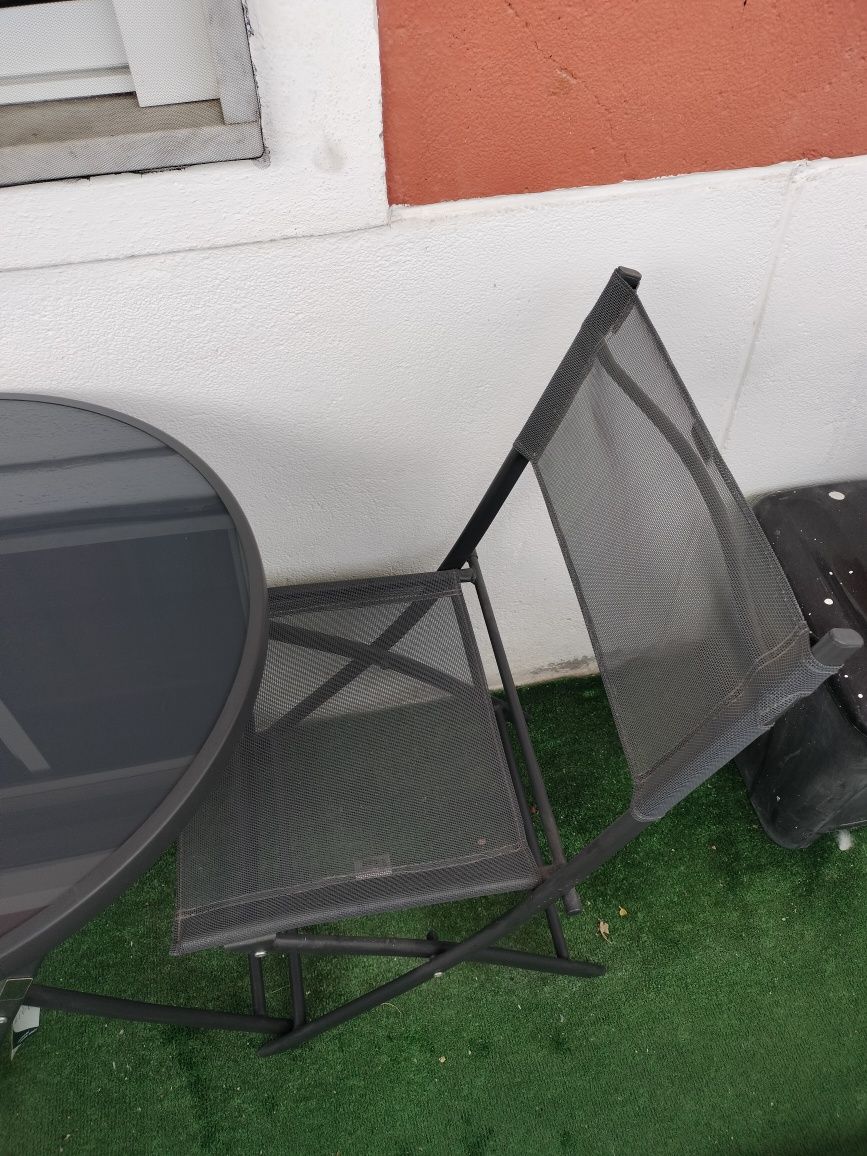 Mesa de jardim con cadeiras