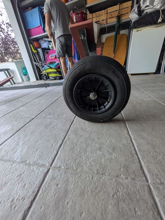 Reboque para barco de regata ou de apoio