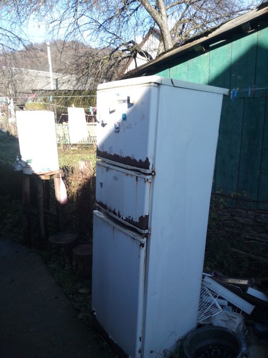 Холодильник на запчастини потрібен можу продати