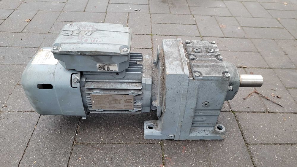 Sprzedam silniki elektryczne motoreduktory elektrobęben imadła pompy