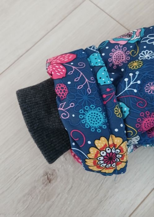 Зимова куртка на дівчинку