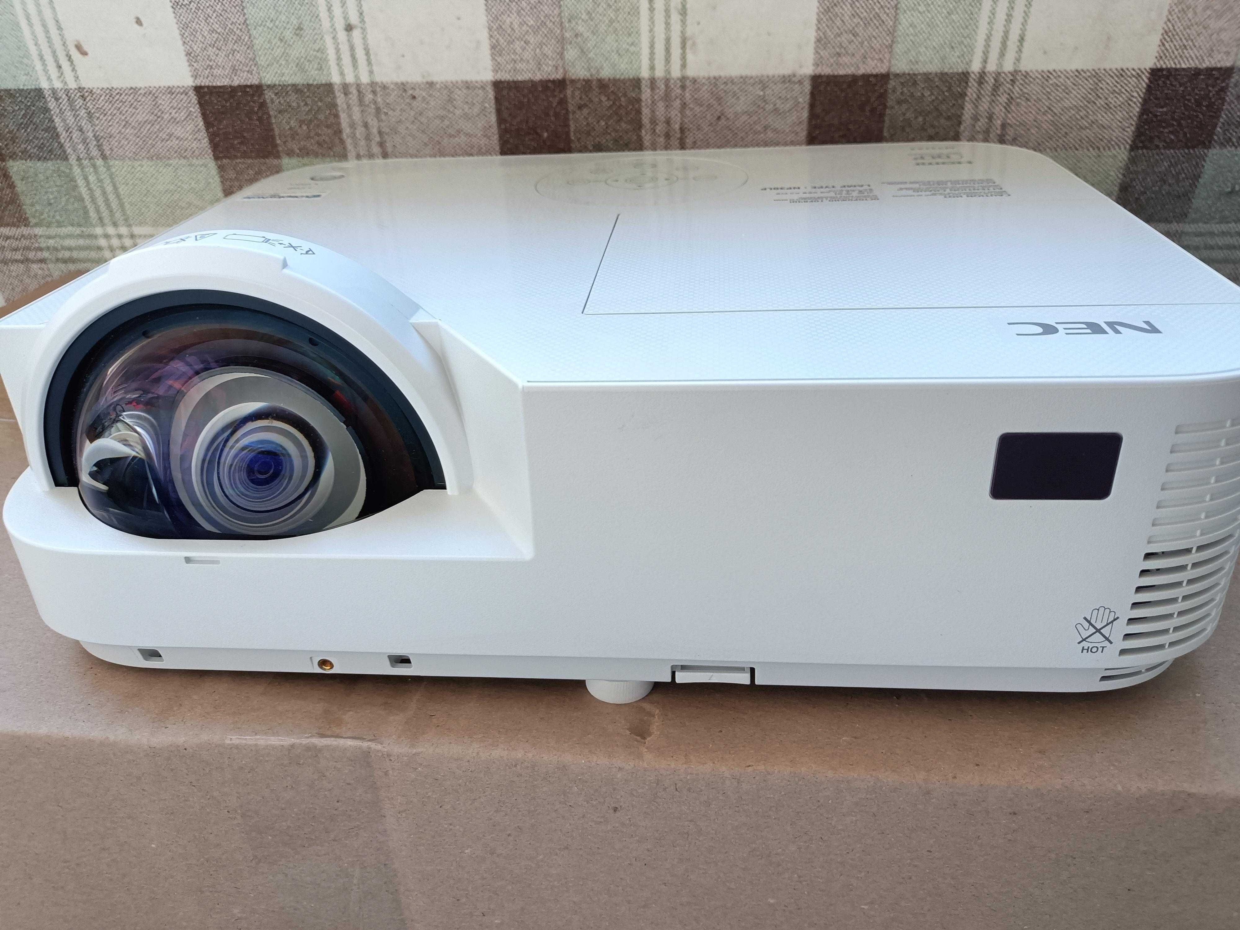 Мультимедійний проектор NEC M333XS