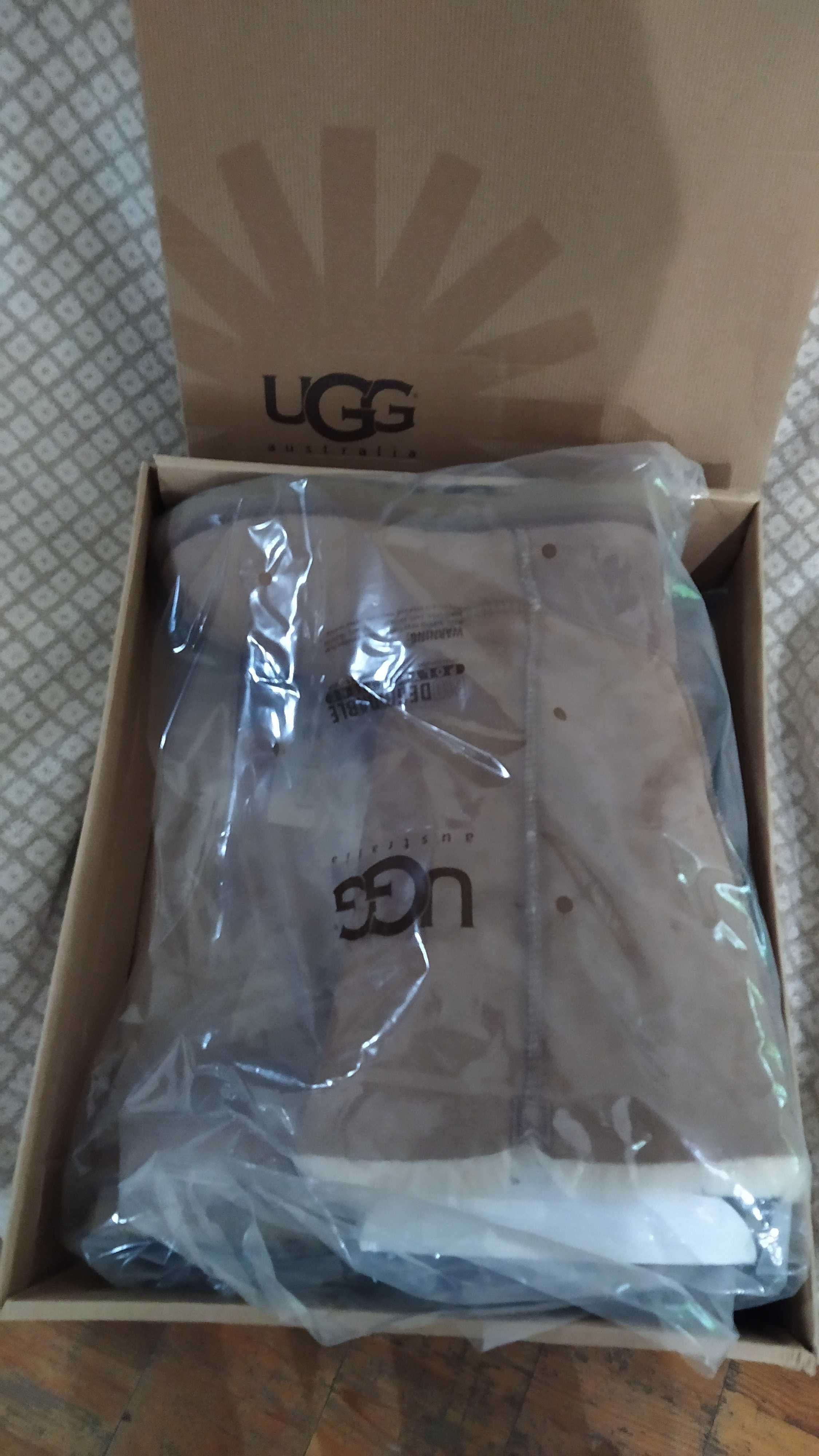 UGG Australia  Bailey Triplet Button