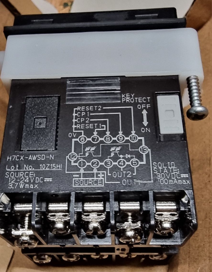 Licznik Omron H7CX-AWSD-N