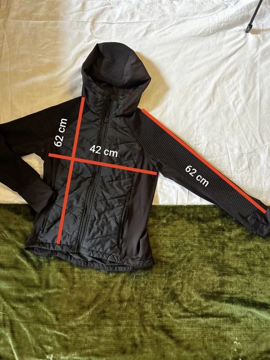 Черная стёганая куртка / ветровка