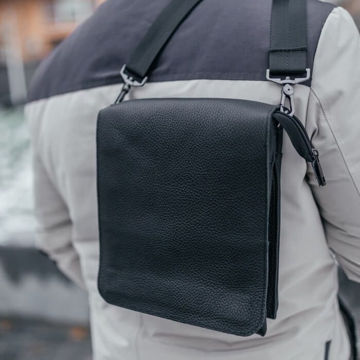 Качественная мужская кожаная сумка Канзас черная барсетка через плечо.