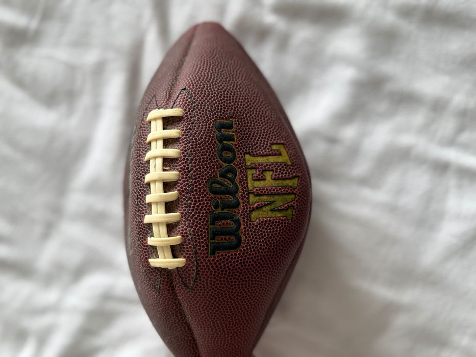 WILSON Bola de futebol americano. Nova!