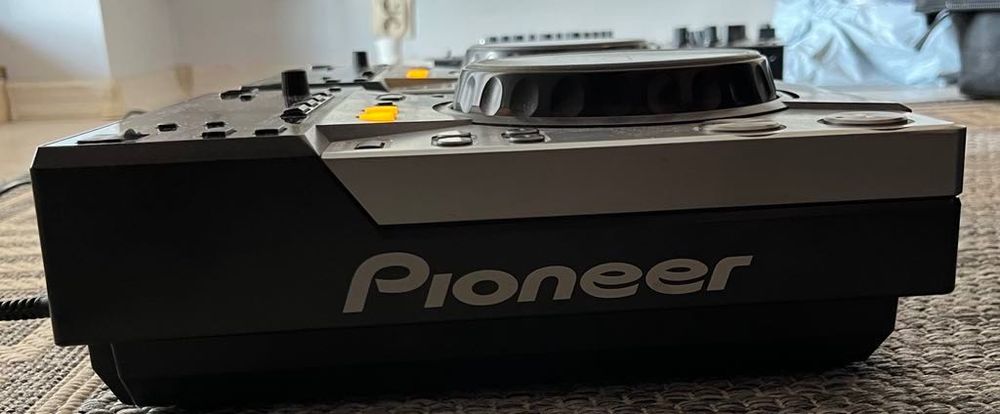 Zestaw DJ: 2x Pioneer CDJ-400 + Mixer DJM-600 – Gotowy do grania!