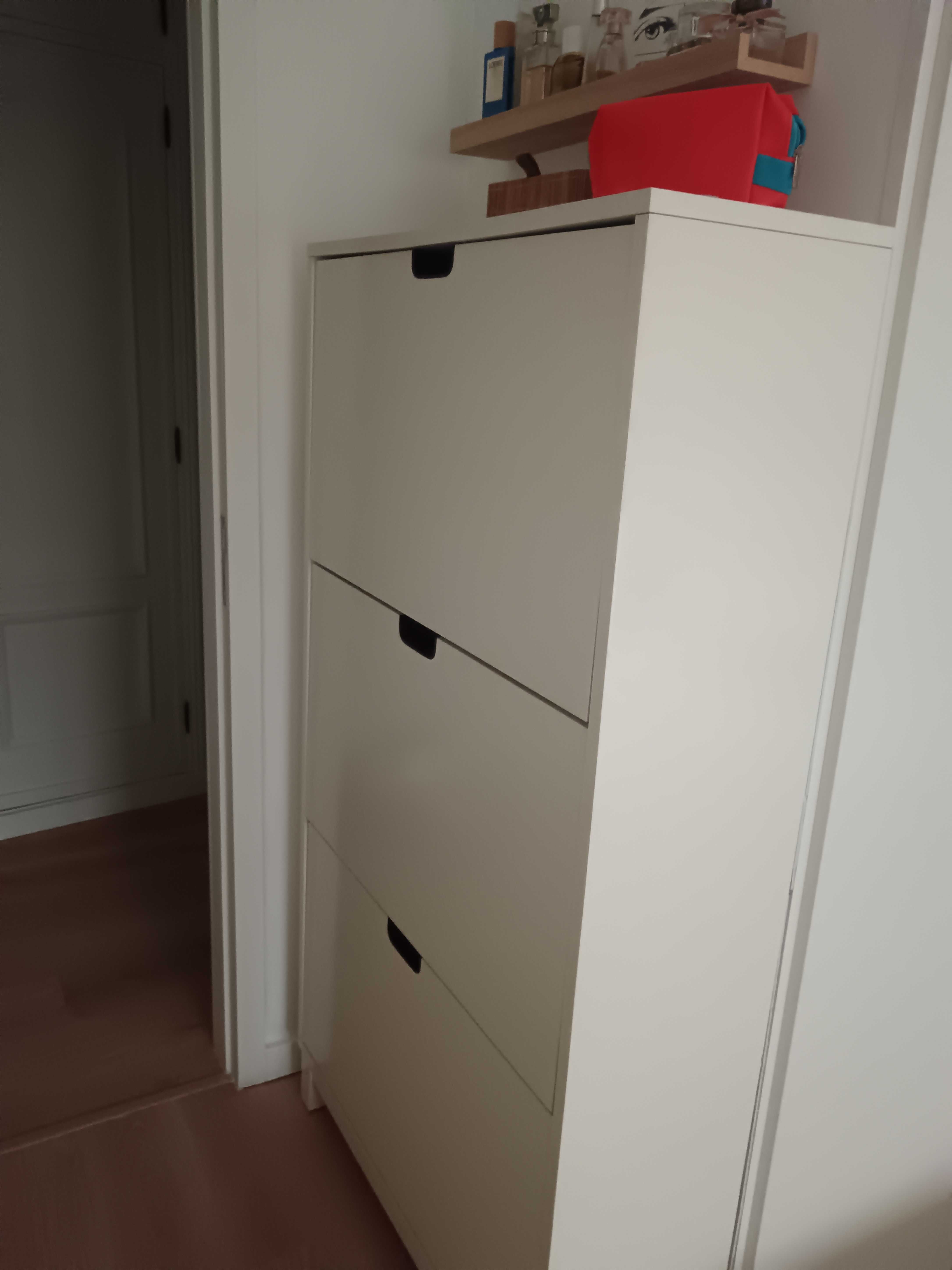 Sapateira Ikea. modelo descontinuado, com muita arrumação
