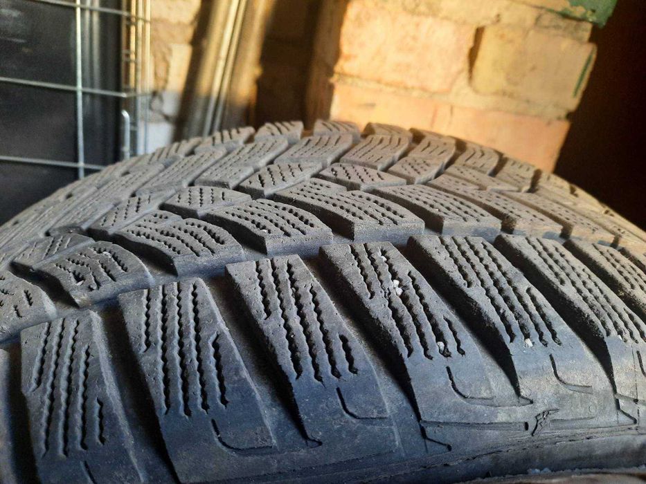 Зимова резина GoodYear 235/45 R.18