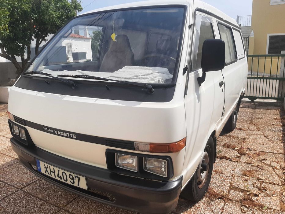 Nissan Vanette (avariado)