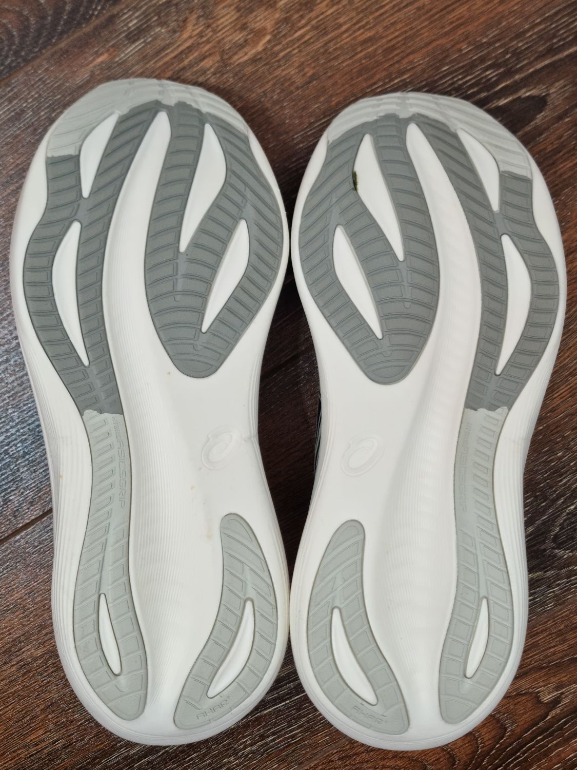 Оригінал 100% чоловічі кросівки asics nimbus 27   eur 43.5