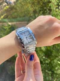 Жіночий серебристий годинник Skmei