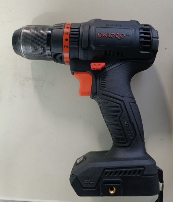 Ударний шуруповерт