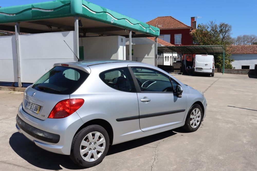 Peugeot 207 1.4 HDi (2008) – Económico e Fiável