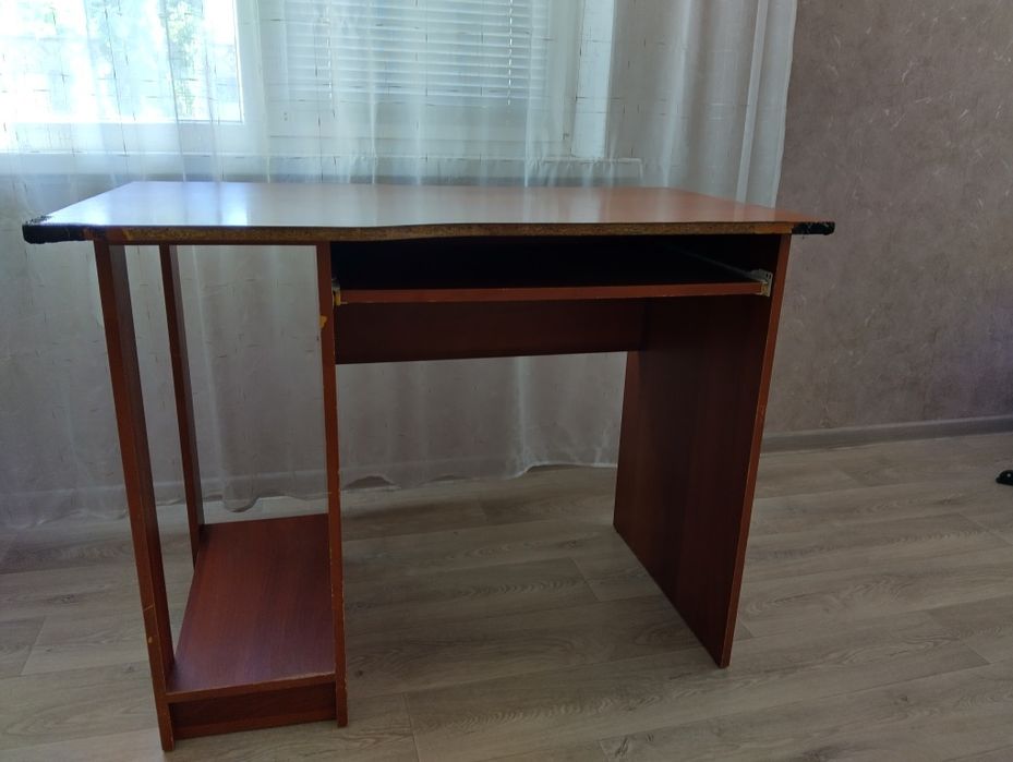 Продам компьютерный стол б/у