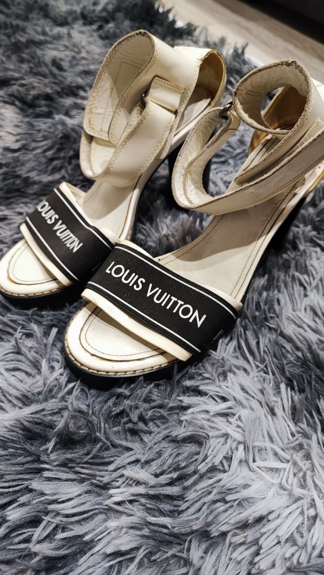 Туфлі Louise Vuitton