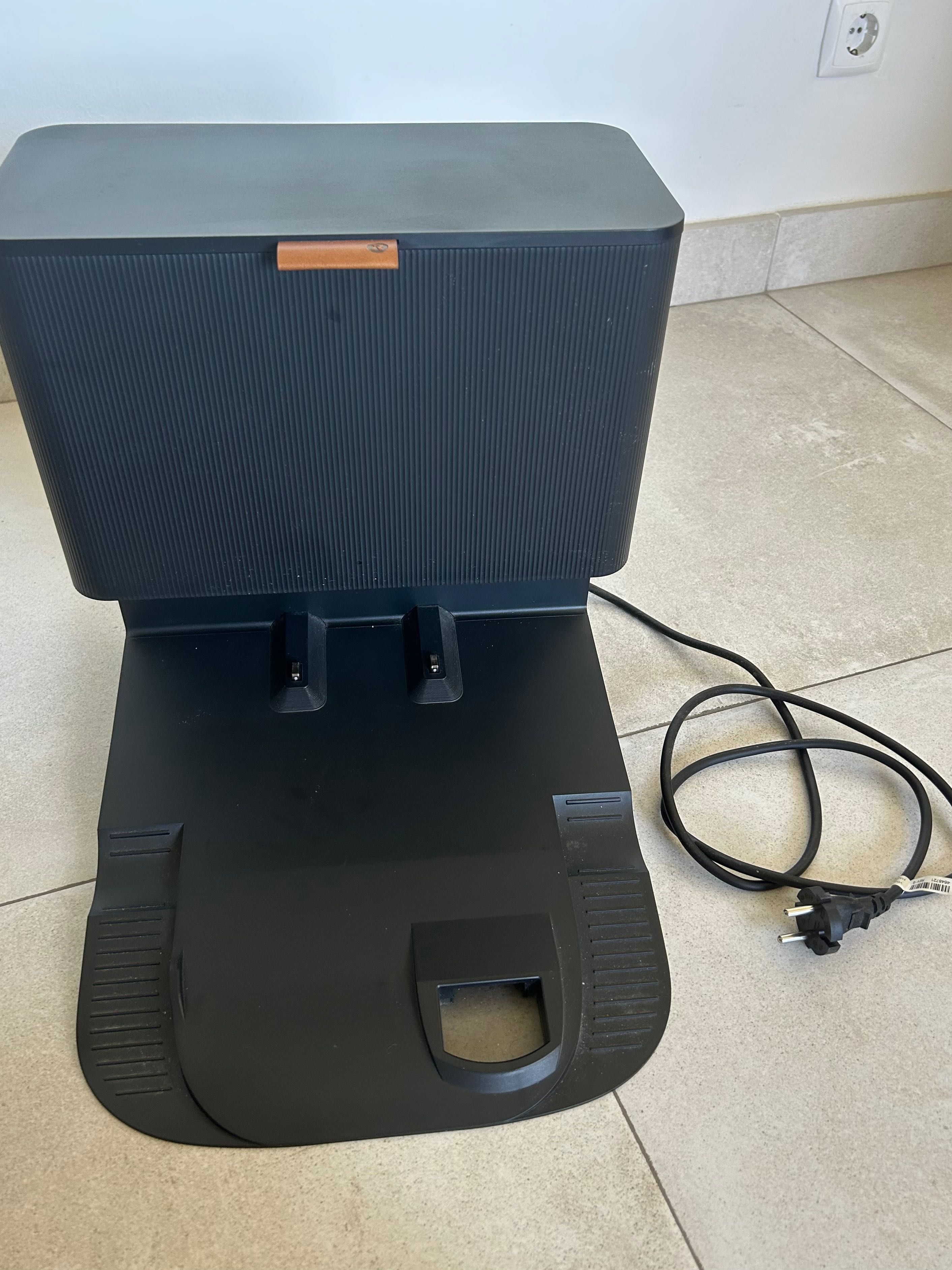 iRobot Roomba J7+ : aspirador + base + acessórios