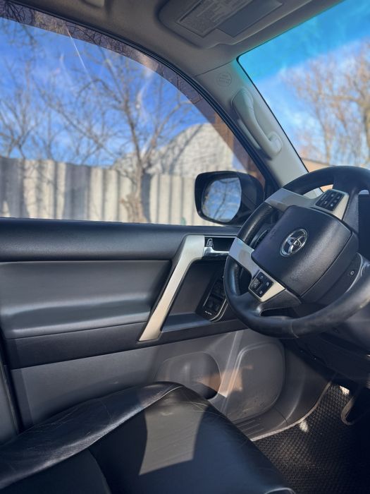 Продам машину Toyota land cruiser 150