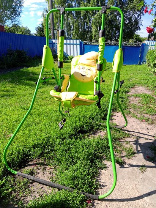 Качеля дитяча в гарному стані