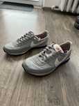 Buty nike sportowe do chodzenia jak i biegania wygodne