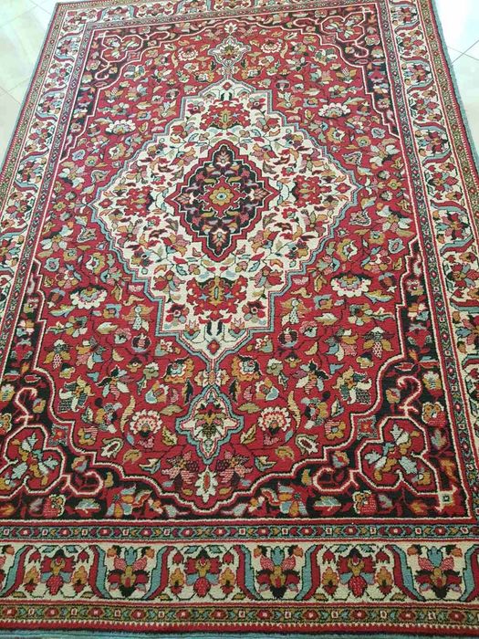 Продам килим натуральна шерсть.