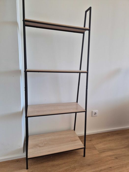 Prateleira com 4 níveis – ideal para livros, plantas ou arrumação