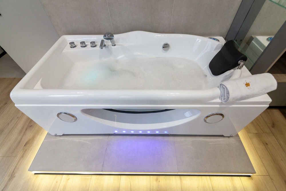 Однокімнатні апартаменти з джакузі, вул.Крехівська 10, центр