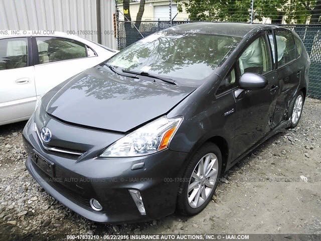 Toyota Prius v 2013