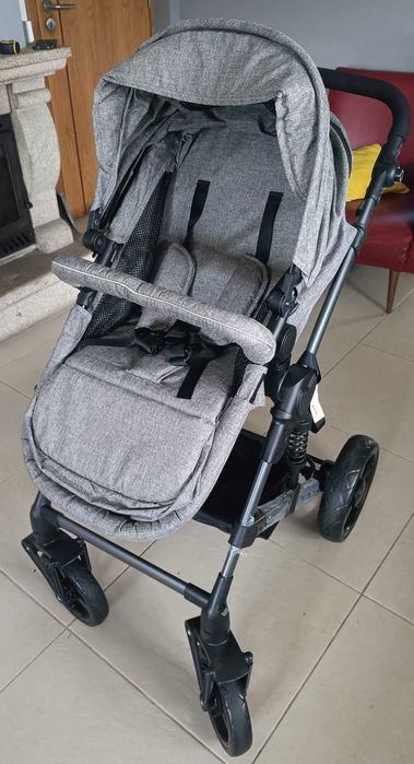 Carrinho bebê como novo