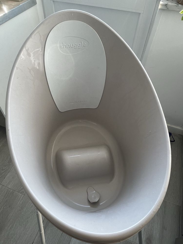 Banheira Shnuggle para bebê com suporte