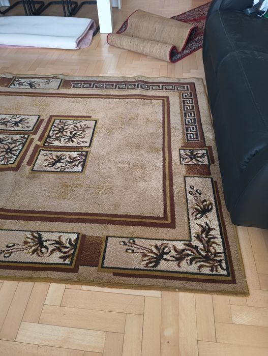 Dywan brąz z beżem.