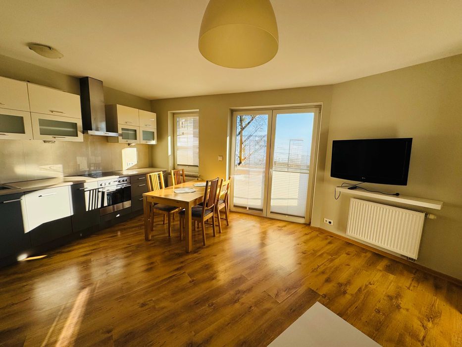 4 pokoje, parking ,taras , komórka