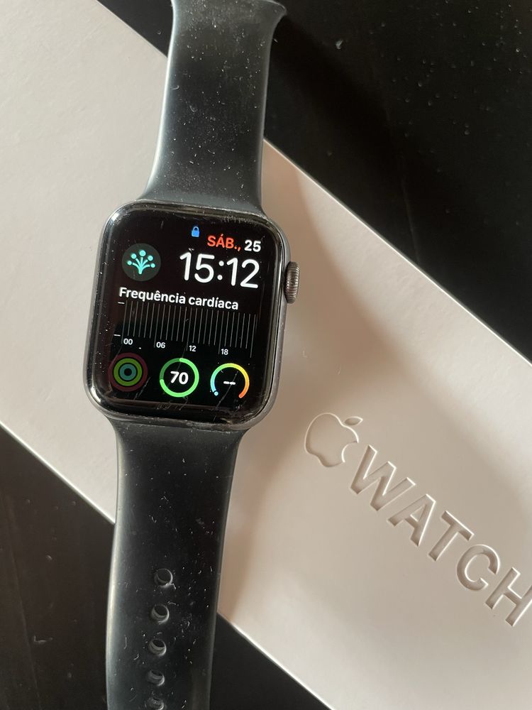Apple Watch Series 6 (40 mm, GPS) com caixa e carregador original