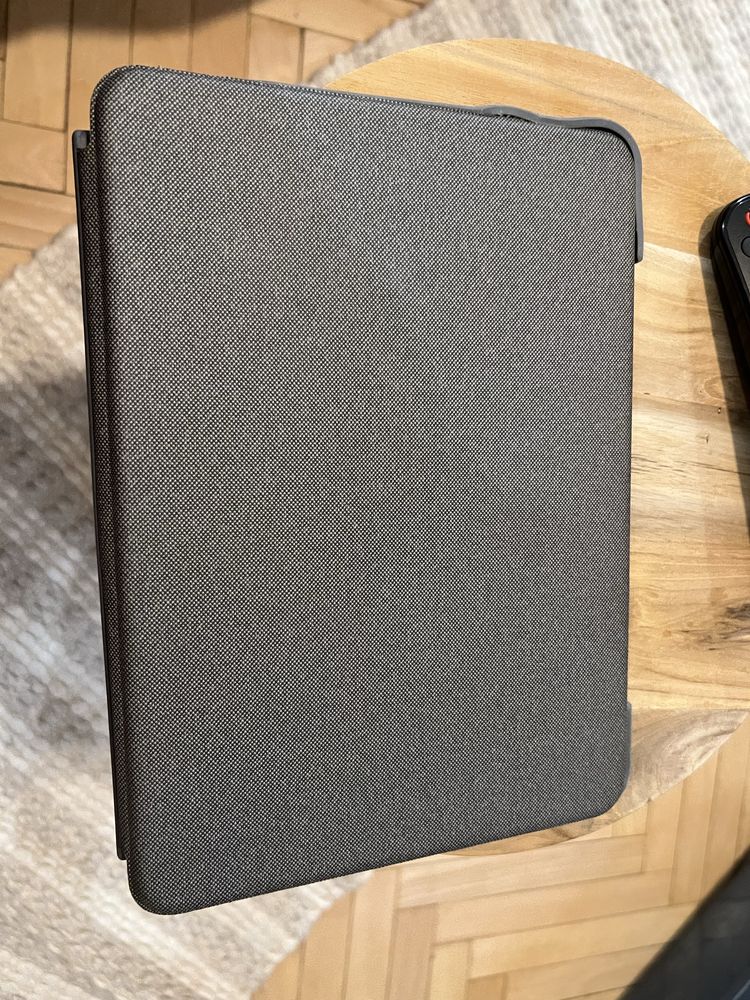 iPad PRO 4gen Logitech Combo Touch