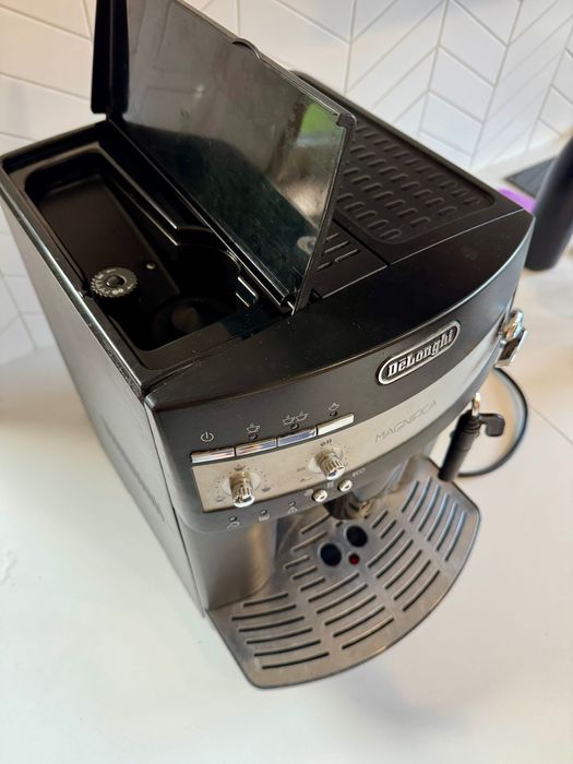 Ekspres ciśnieniowy Delonghi Esam 3000.B