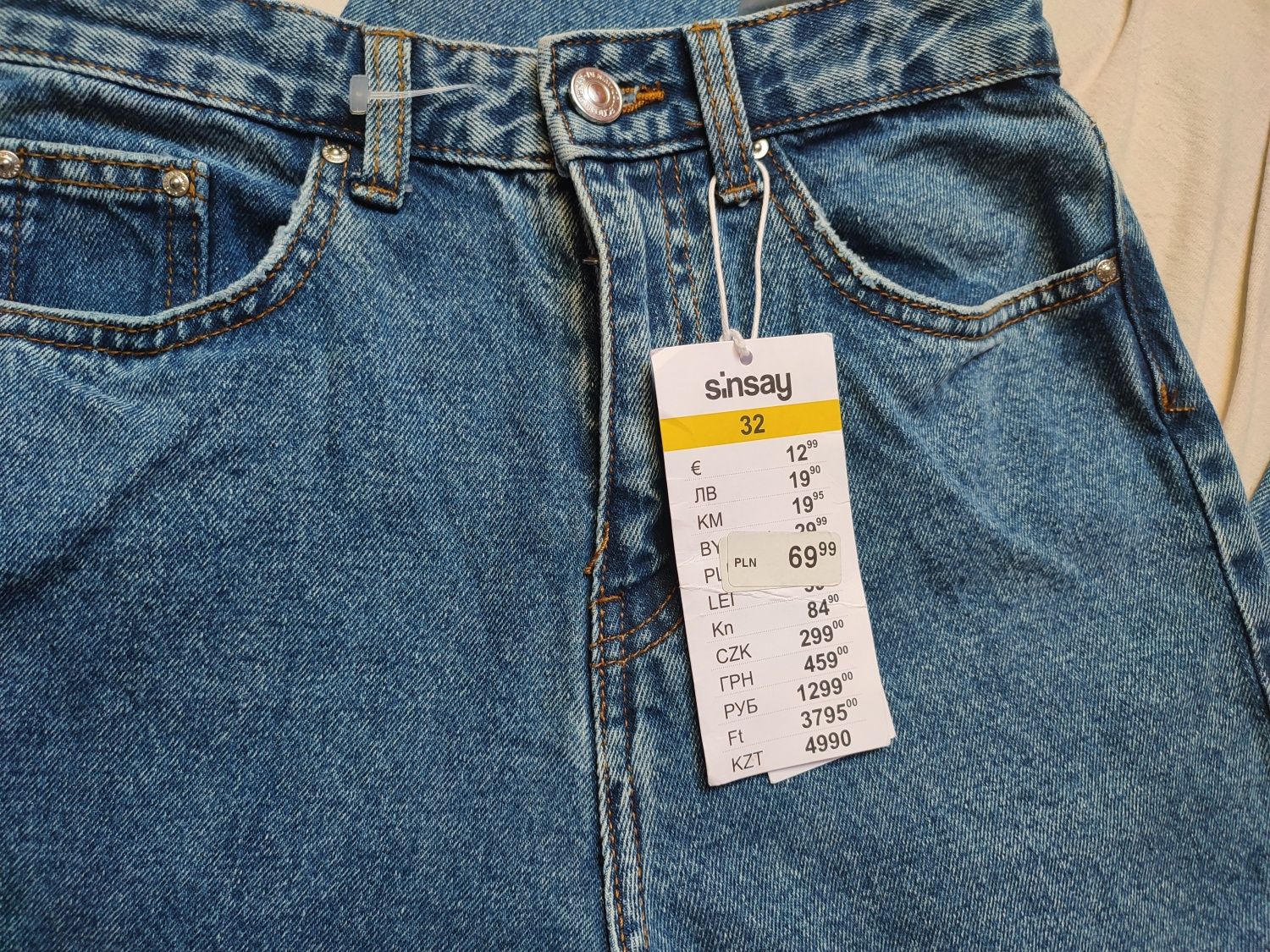 Spodnie jeansowe damskie mom fit z wysokim stanem nowe z metką Sinsay