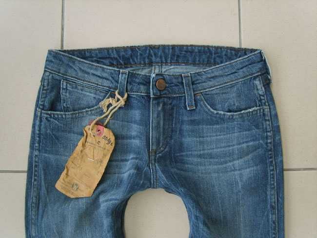 Dżinsy Wrangler , granatowe damskie spodnie jeansowe W26 L32 pas 72 cm