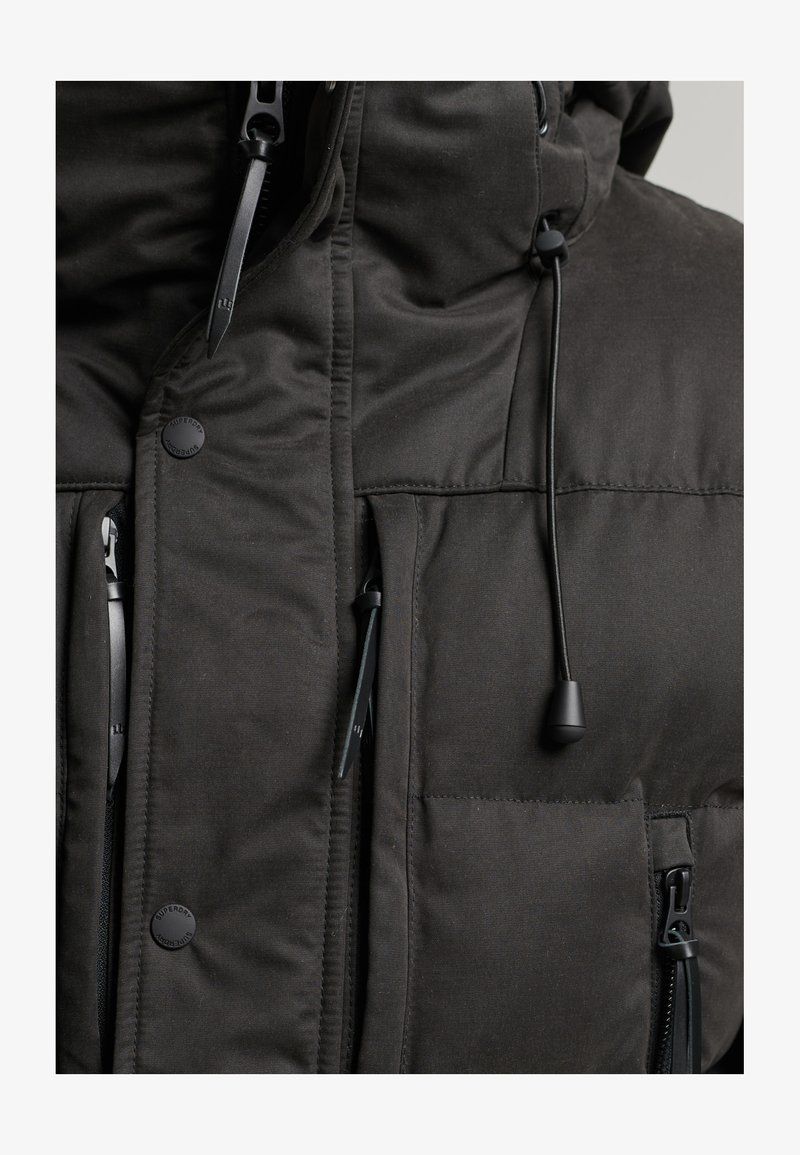 Kurtka zimowa, parka z kapturem czarna Superdry L