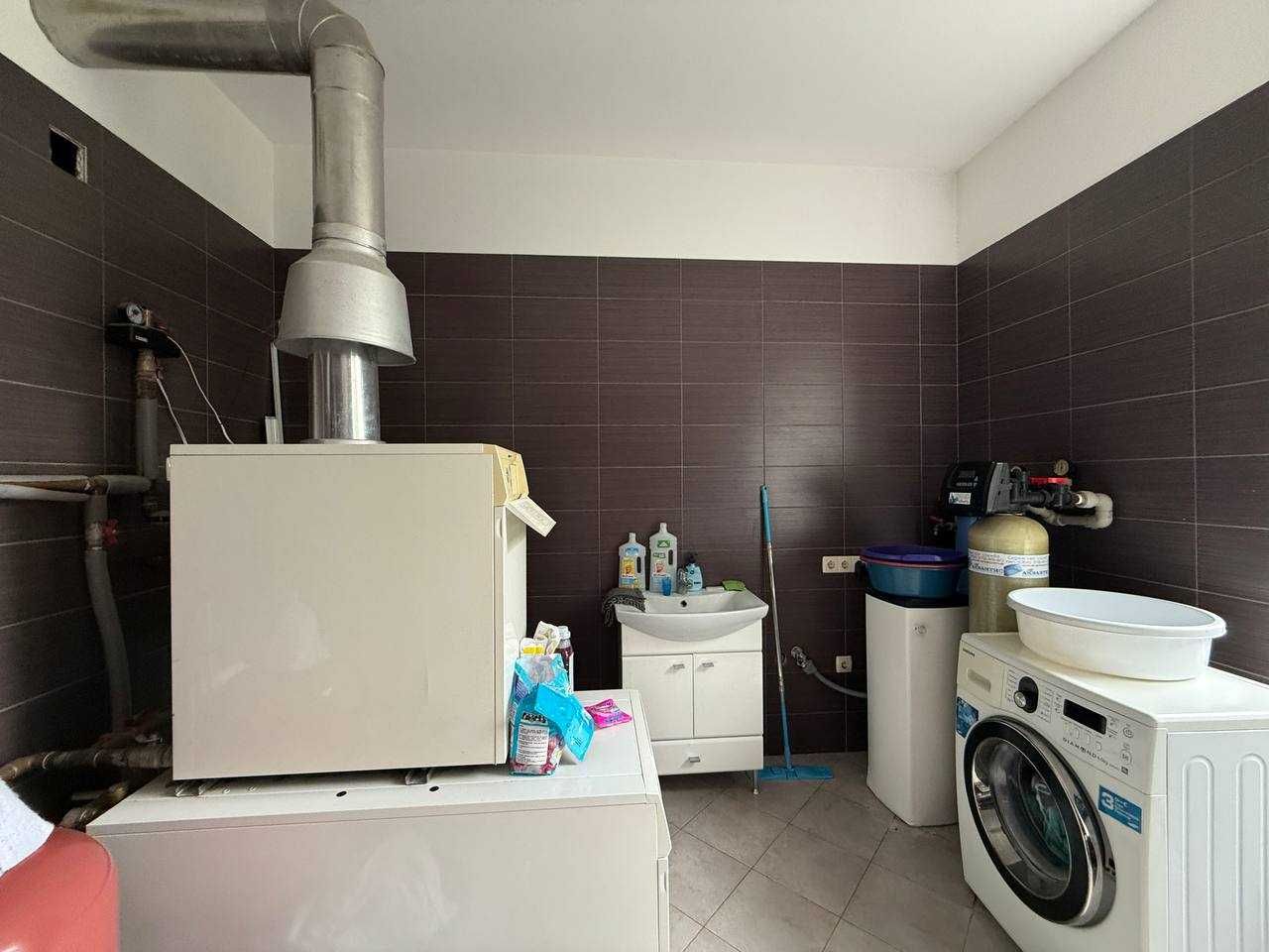 Продам уникальный 2эт дом 280 м + SPA-дом 170 м в коттеджном секторе