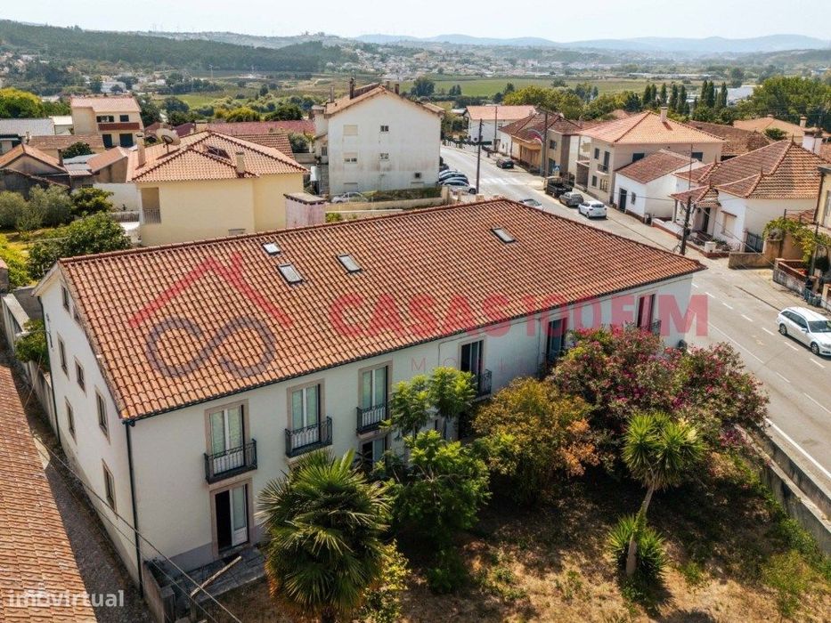 Moradia T18 com projeto para 24 estúdios - Azoia, Leiria