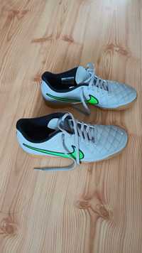 Buty piłkarskie halowe Nike rozmiar 40