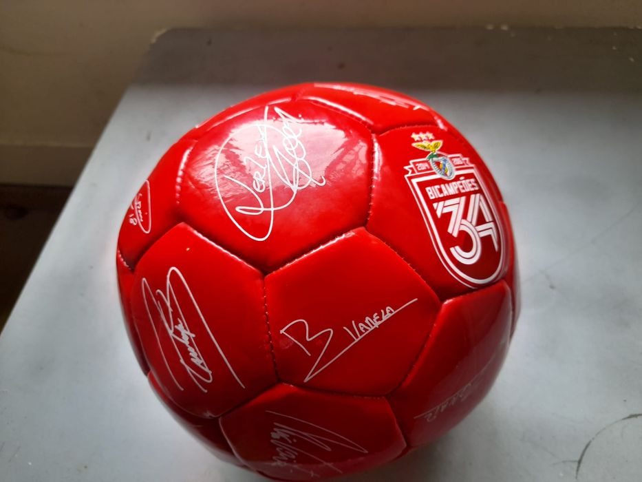 Bola do SLB nova autografada