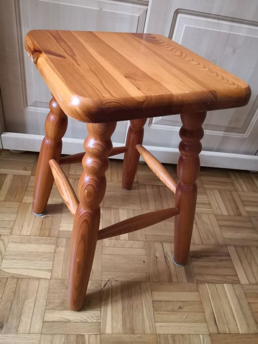 Taboret drewniany