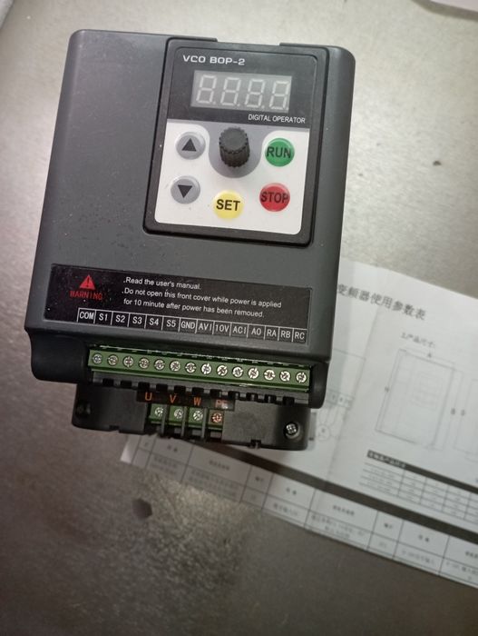 Перетворювач частотник 4 кВт с220в делает 3*380в 2,2квт